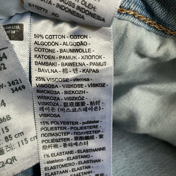 LEVI’S blue jean shorts.  34 - Picture 3 of 4